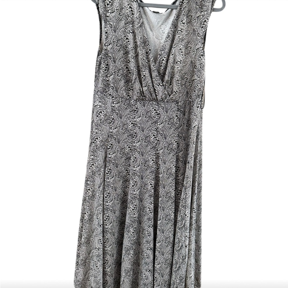 Chic Gray Patterned Midi Dress - image 2